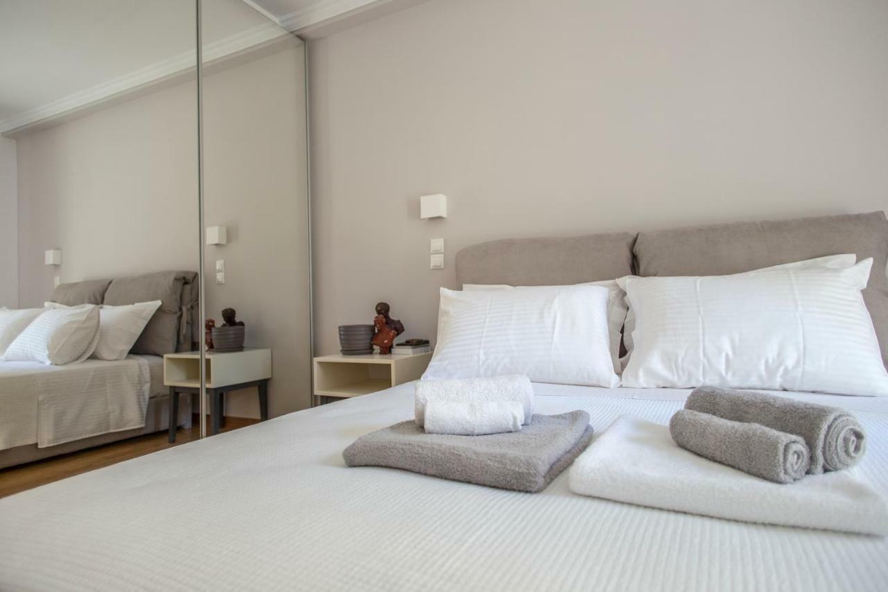 Acropolis Museum - Modern Living Ii *
